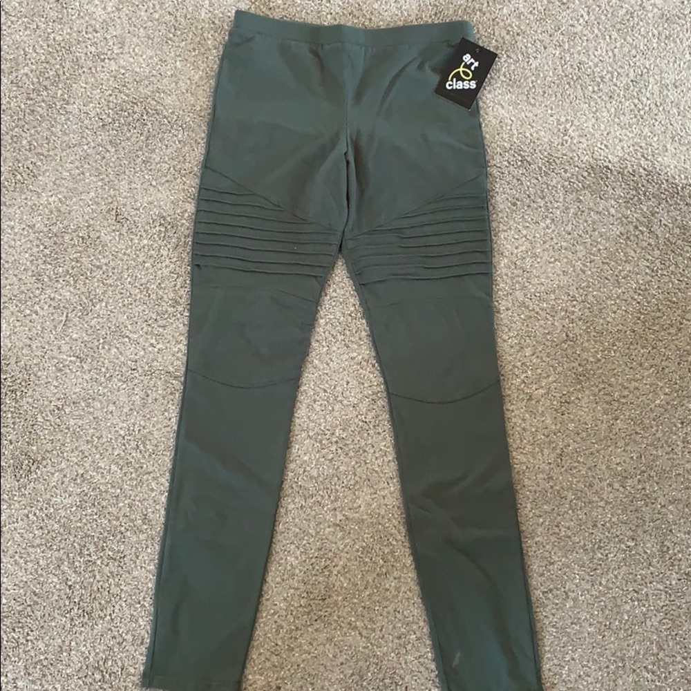 Art class brand new leggings!!